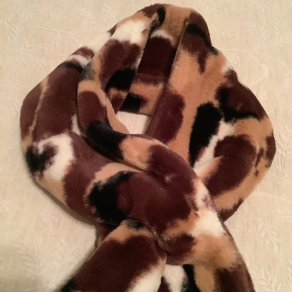 SPRIGS Faux Fur Pull thru Scarf with Zippered Pocket. NWOT - Picture 2 of 6